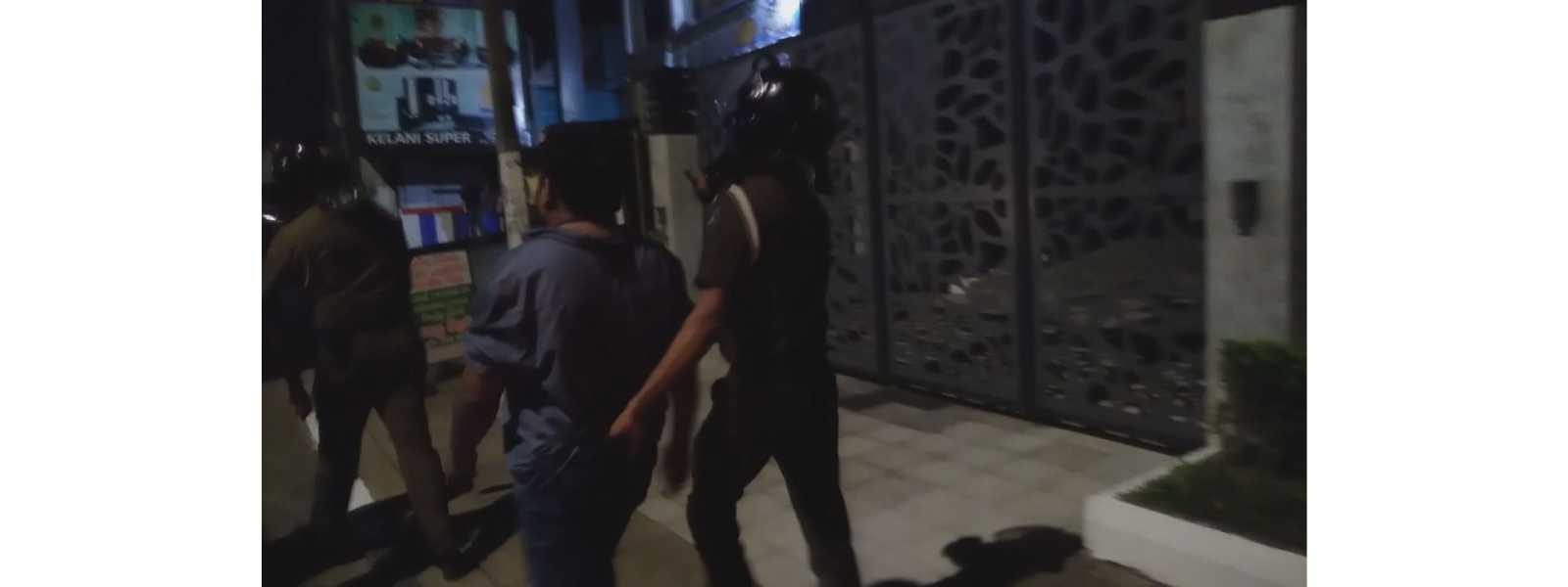 වසන්ත මුදලිගේ ඇතුළු 8 ක් අත්අඩංගුවට..